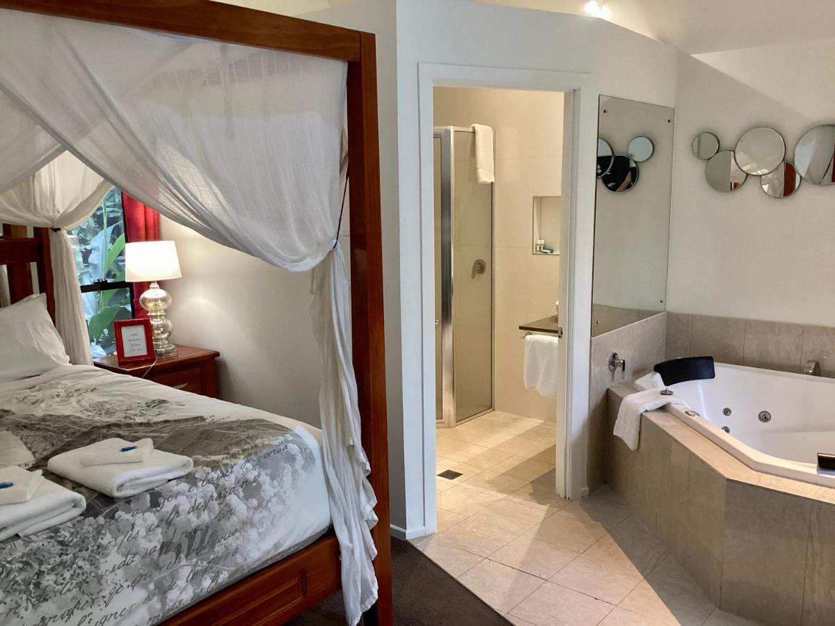 Chalet On Gallery Walk - King Bed, Spa, Fireplace, Wifi & Netflix, Linger A While タンボリーン・マウンテン エクステリア 写真