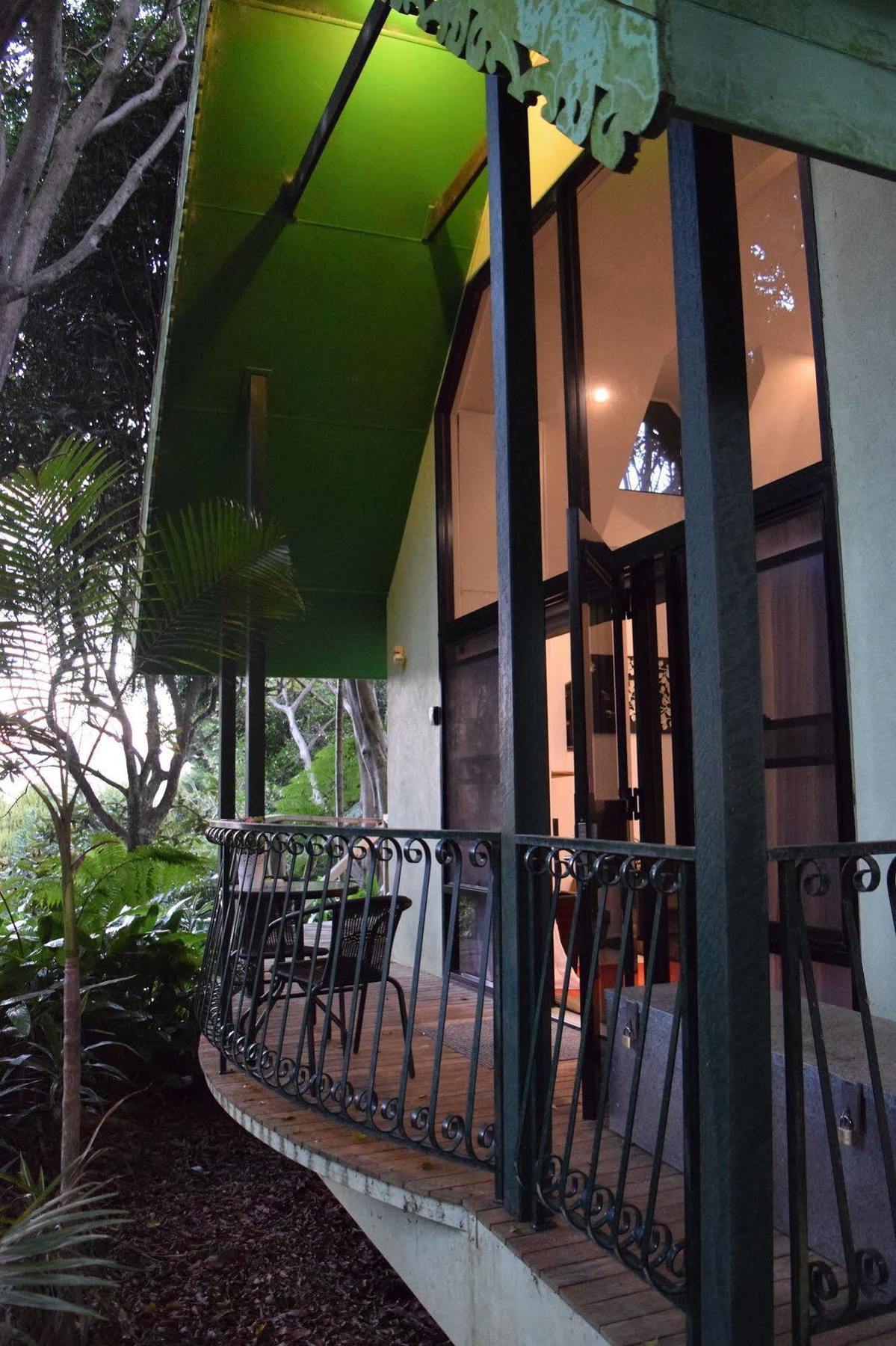 Chalet On Gallery Walk - King Bed, Spa, Fireplace, Wifi & Netflix, Linger A While タンボリーン・マウンテン エクステリア 写真
