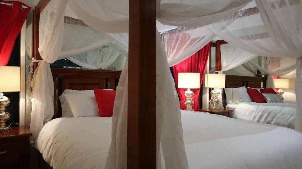 Chalet On Gallery Walk - King Bed, Spa, Fireplace, Wifi & Netflix, Linger A While タンボリーン・マウンテン エクステリア 写真